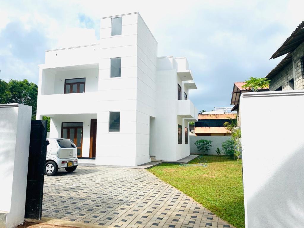 Twinstop Villa Minuwangoda Exteriör bild